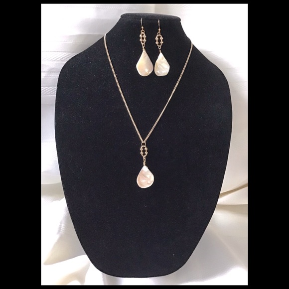 Handcrafted Natural Abalones Shells with Gold Plated Jewelry Set - Picture 1 of 9